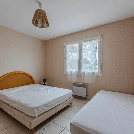 Ferienhaus Maison A Biscarrosse: Proche Plage, Commerces, Jardin, Terrasse Avec Bbq, 5 Pers, Garage - Fr-1-521-247 Biscarrosse